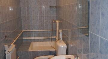 Семейный номер с общей ванной комнатой в Гостинице «Гостинный Двор»