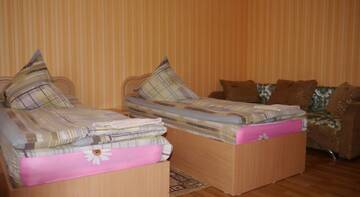 Бюджетный трехместный номер с общей ванной комнатой в Гостинице «Гостинный Двор»